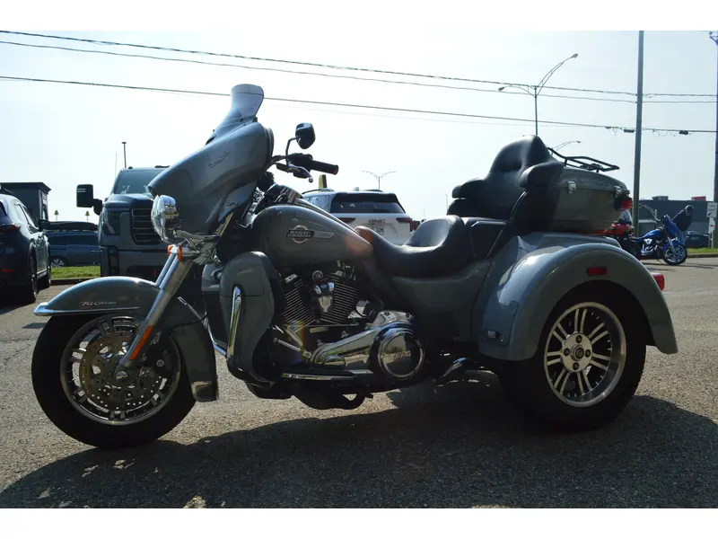 Harley-Davidson FLHTCUTG TRI GLIDE ULTRA 2024