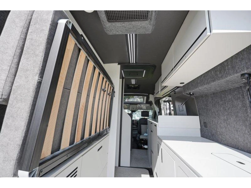 Grand Design Lineage Lvt1 2027 alt