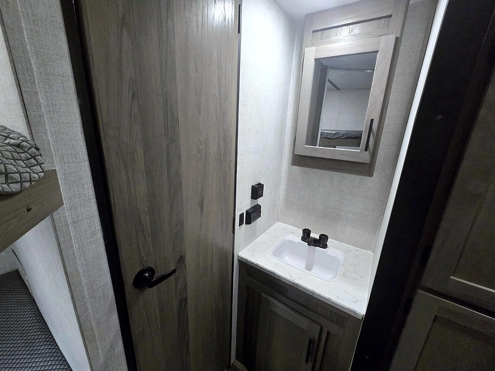 2022 Gulf Stream Ameri Lite 248bh alt