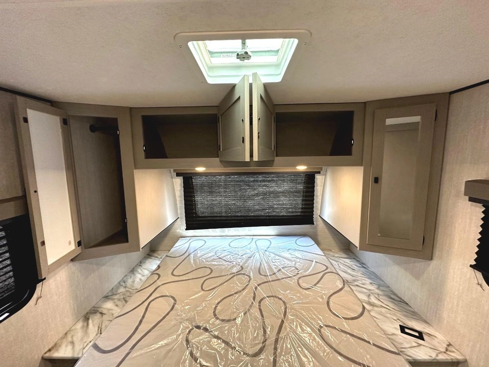 2024 Coachmen Apex 300bhs alt