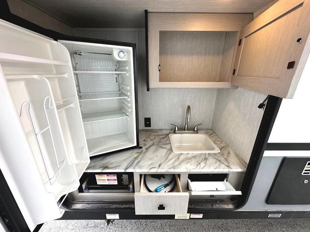2024 Coachmen Apex 300bhs alt