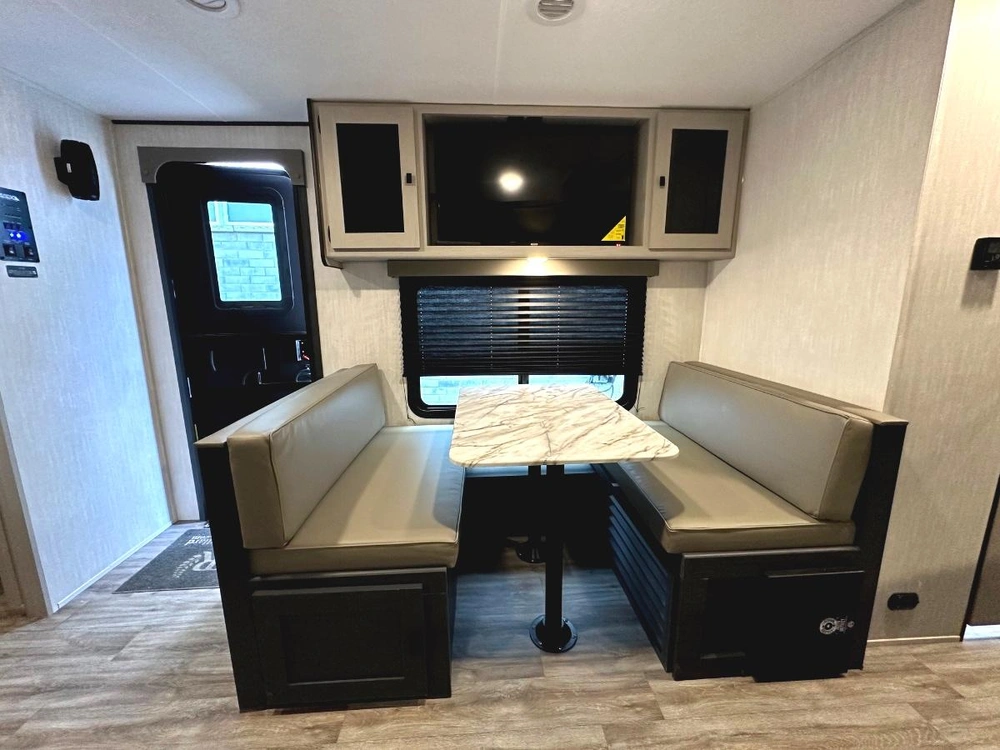 2024 Coachmen Apex 300bhs alt