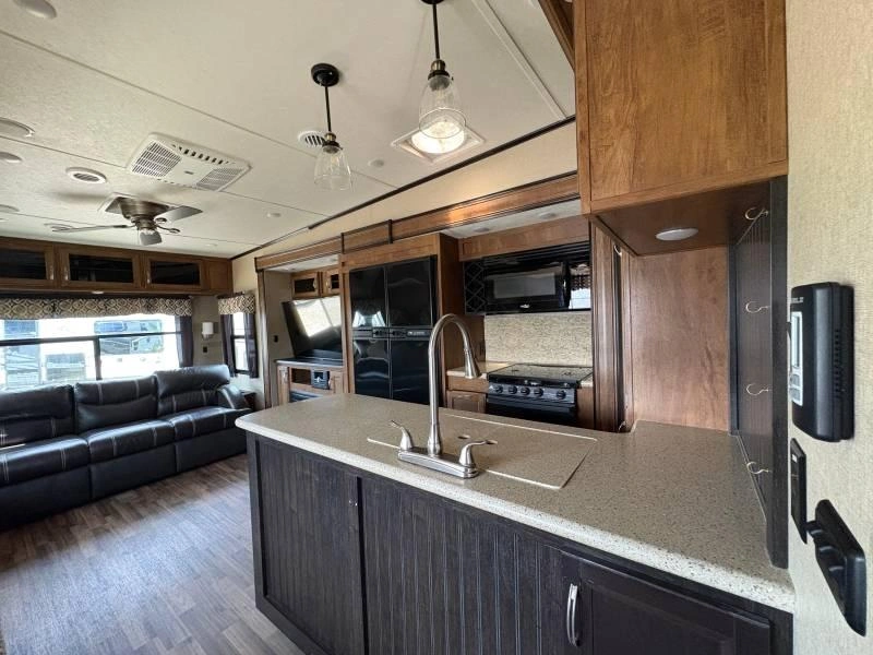 2018 Coachmen 391 Qsmb alt