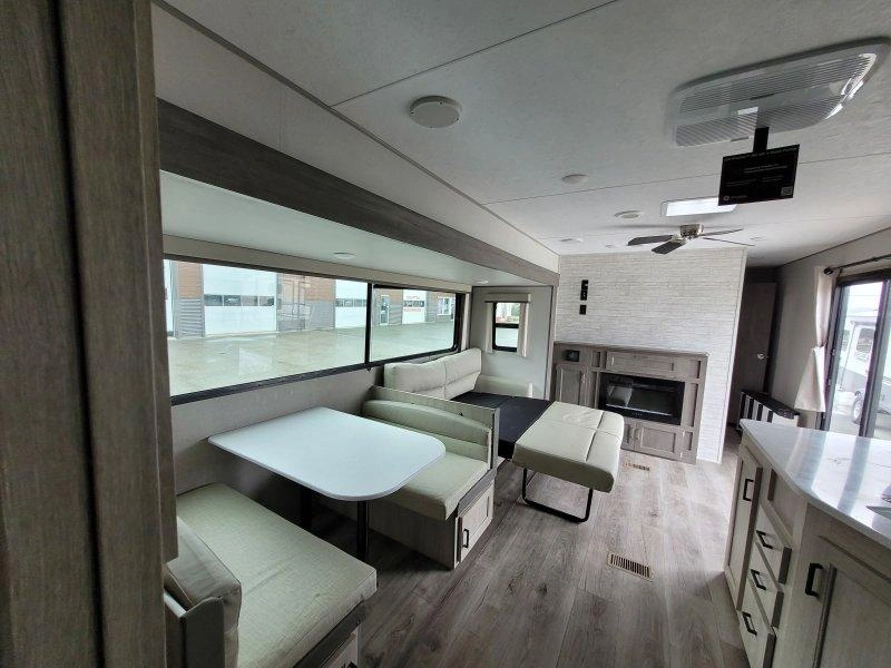 2026 Coachmen Catalina 40bhts alt