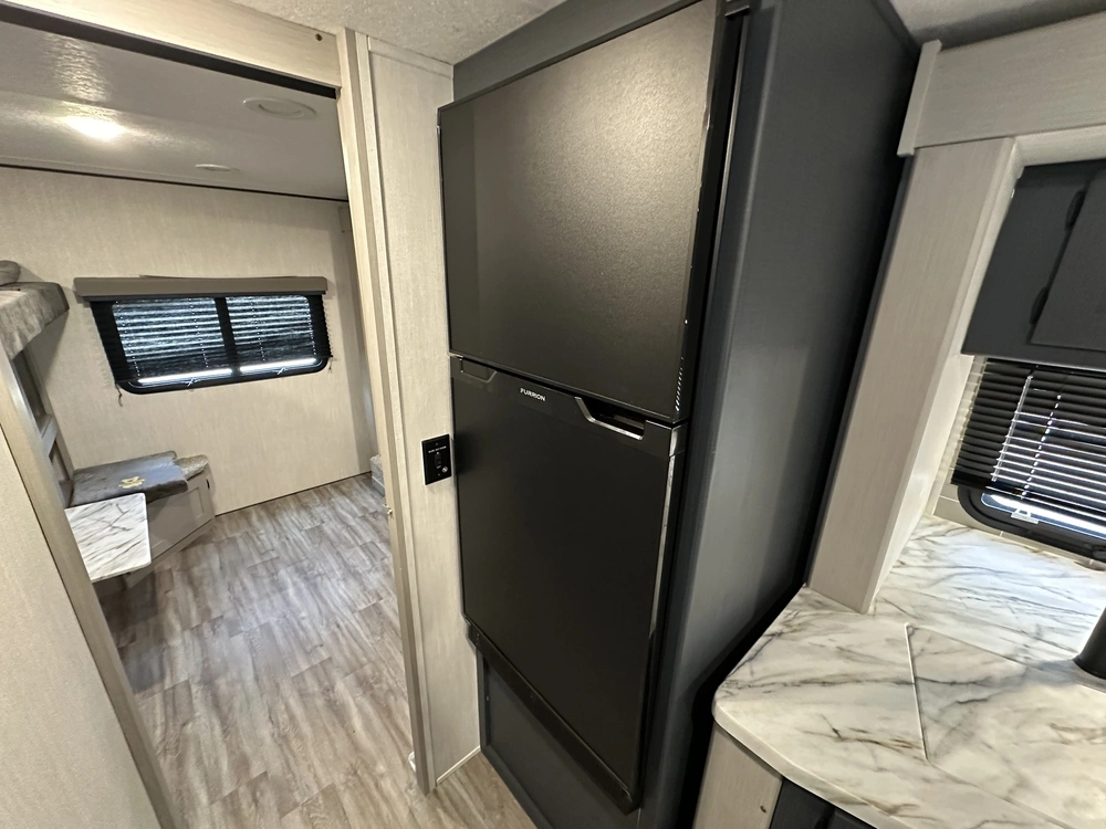 2024 Coachmen Apex 300bhs alt