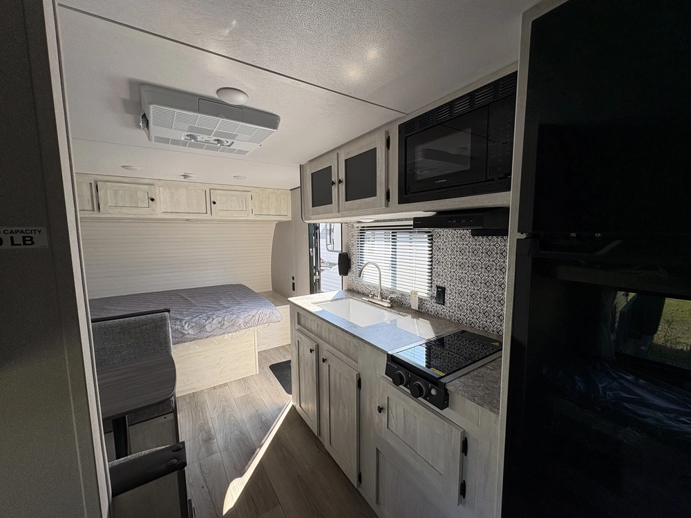 2024 Coachmen Shasta 18 Bh alt