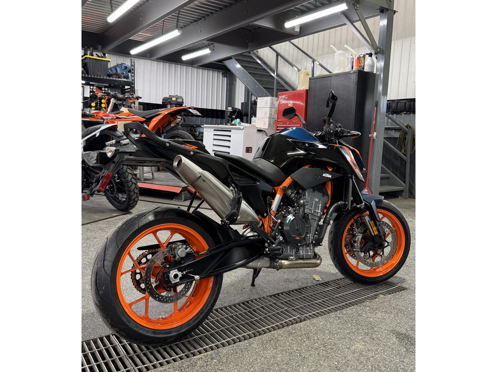 Ktm Duke 890 R 2023 alt