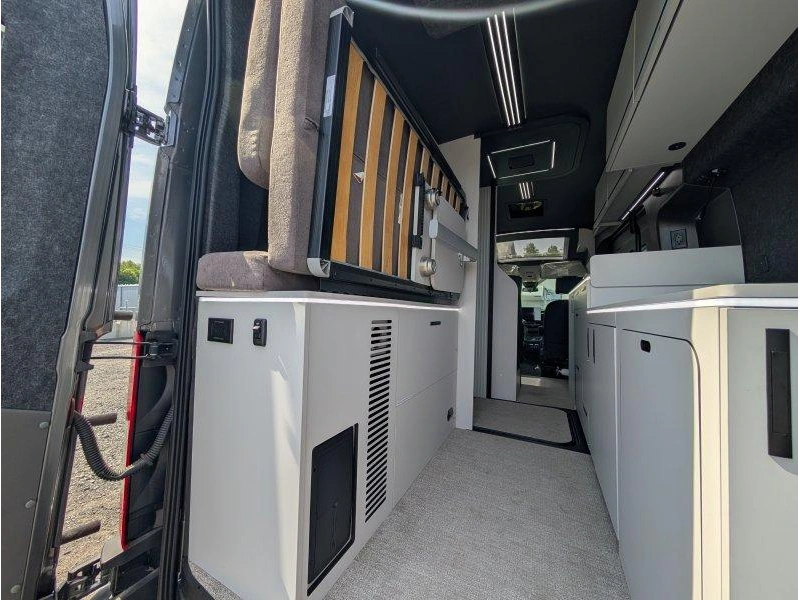 Grand Design Lineage Lvt1 2027 alt