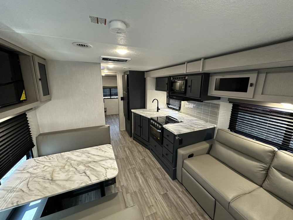 2024 Coachmen Apex 300bhs alt