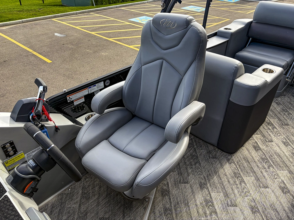 2020 Manitou Oasis 23 Tri-toon alt