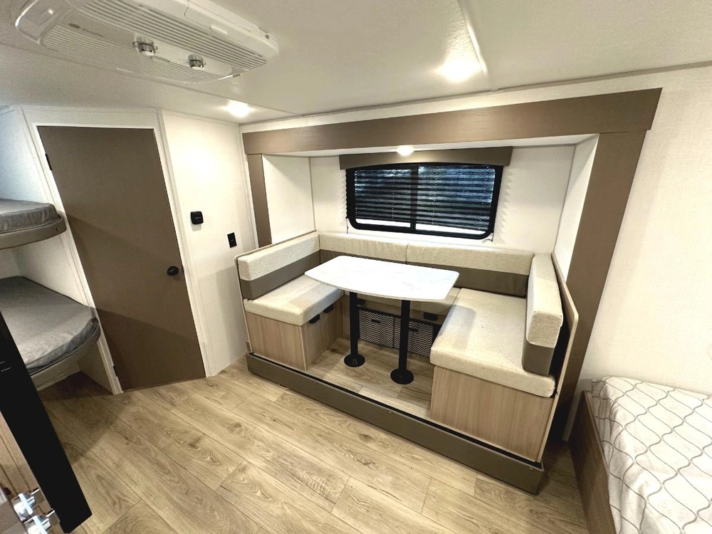 Coachmen Clipper 18dbs 2027 alt