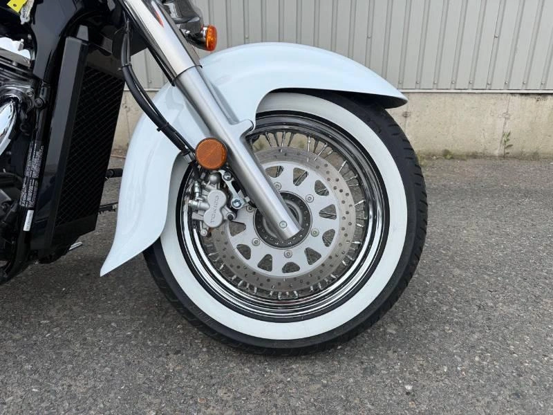 2022 Suzuki Boulevard 800 alt