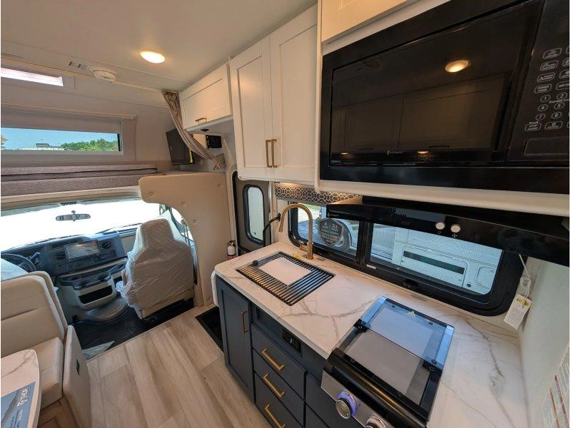 Thor Motor Coach Echelon Lz22 2027 alt