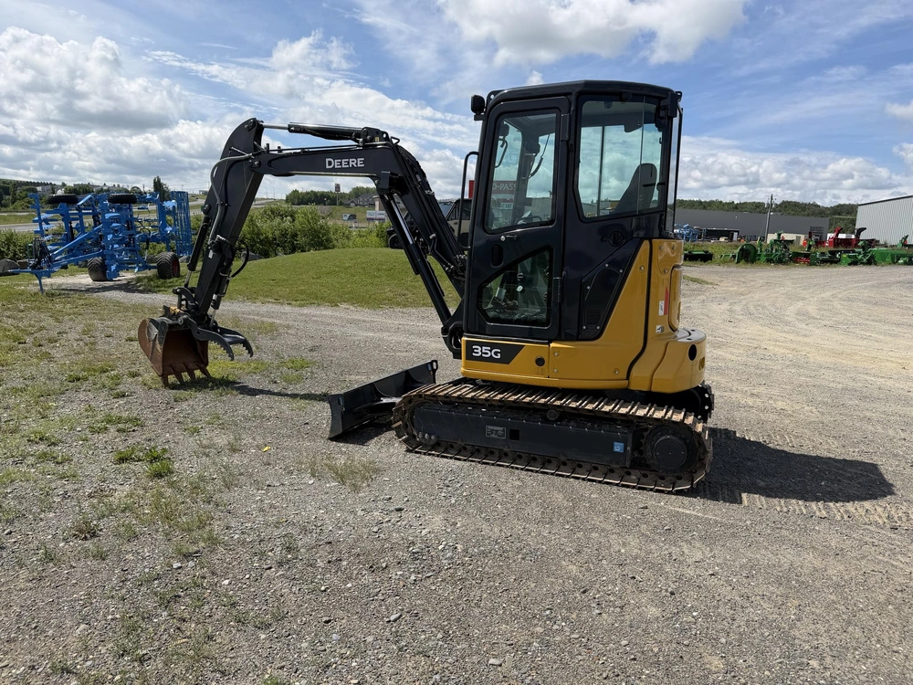 2022 John Deere 35g alt