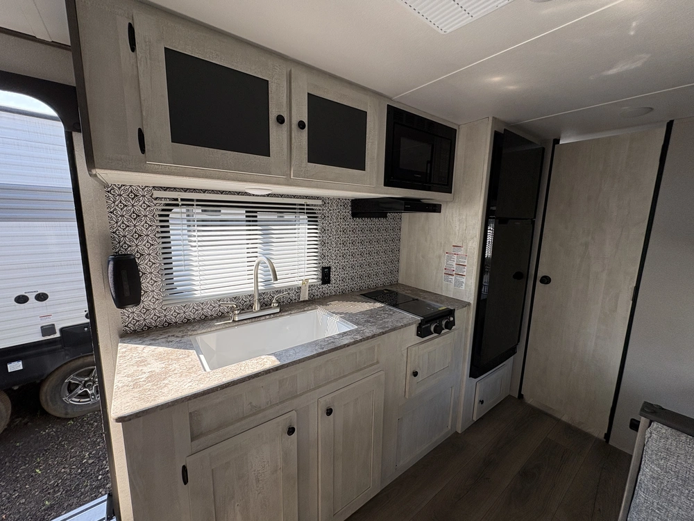 2024 Coachmen Shasta 18 Bh alt