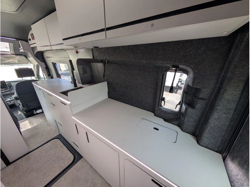 Grand Design Lineage Lvt1 2027 alt