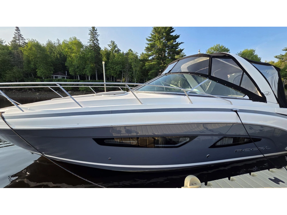 Regal 33 Express 2020 alt