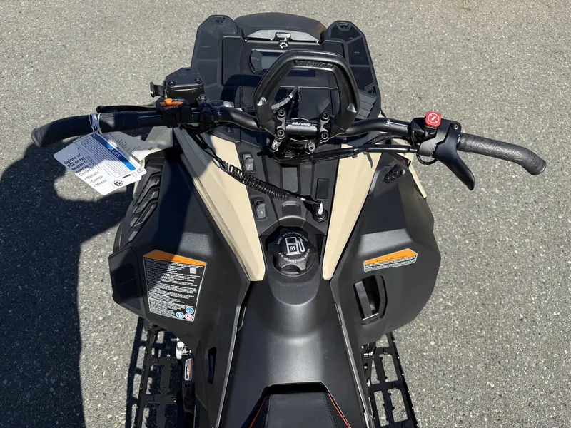 2027 Ski-Doo SUMMIT ADRENALINE 165 850 E-TEC POWDERMAX X-LIGHT FLEXEDGE 3.0' SHOT