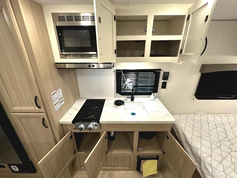 2027 Coachmen Clipper 18bh alt