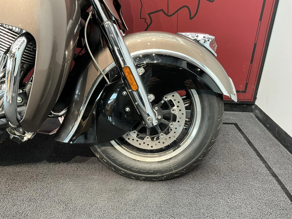 Indian Motorcycle Roadmaster 2018 alt