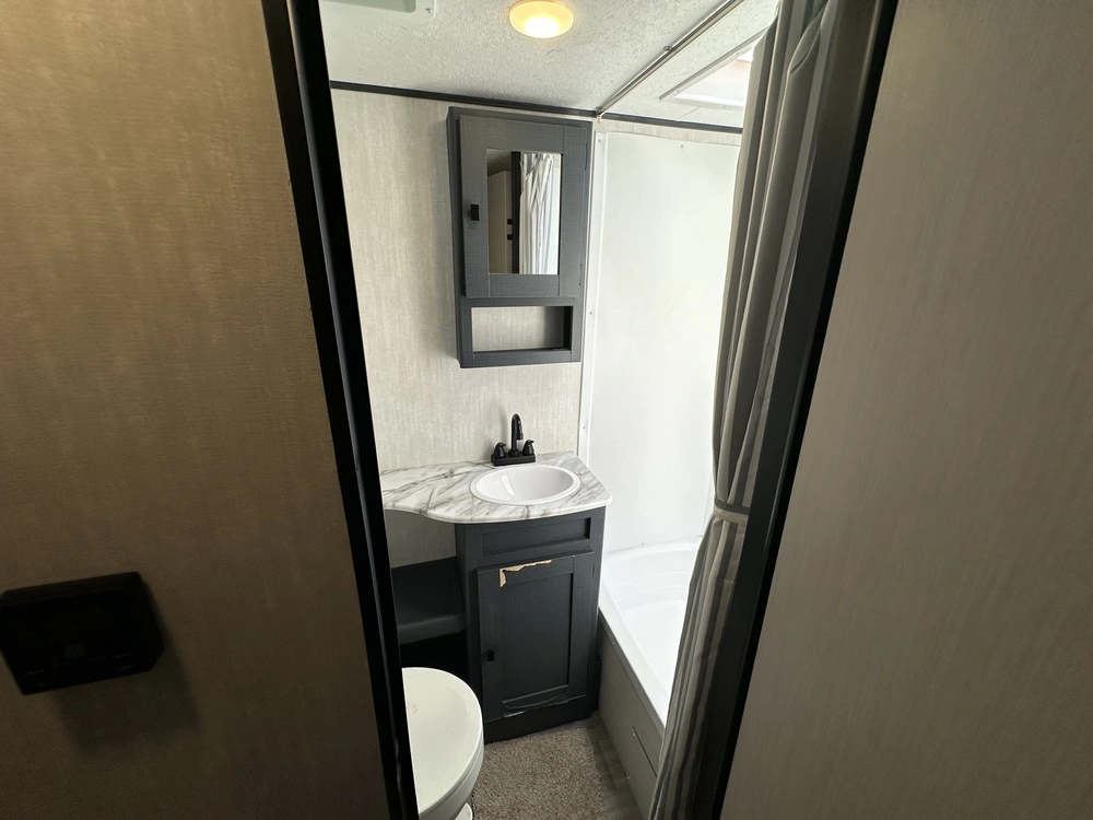 2024 Coachmen Apex 300bhs alt