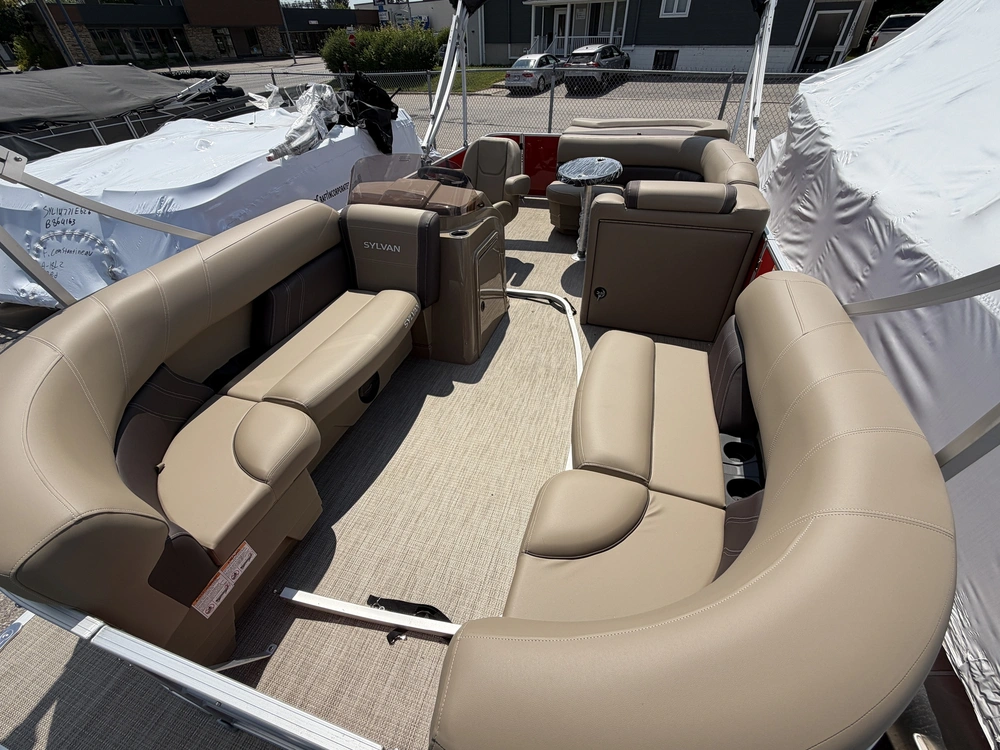 Sylvan Mirage 820 Cruise 2026 alt