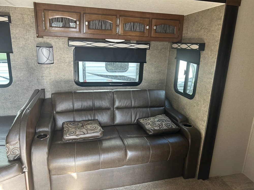 Coachmen Freedom Express 320bhdsle 2018 alt