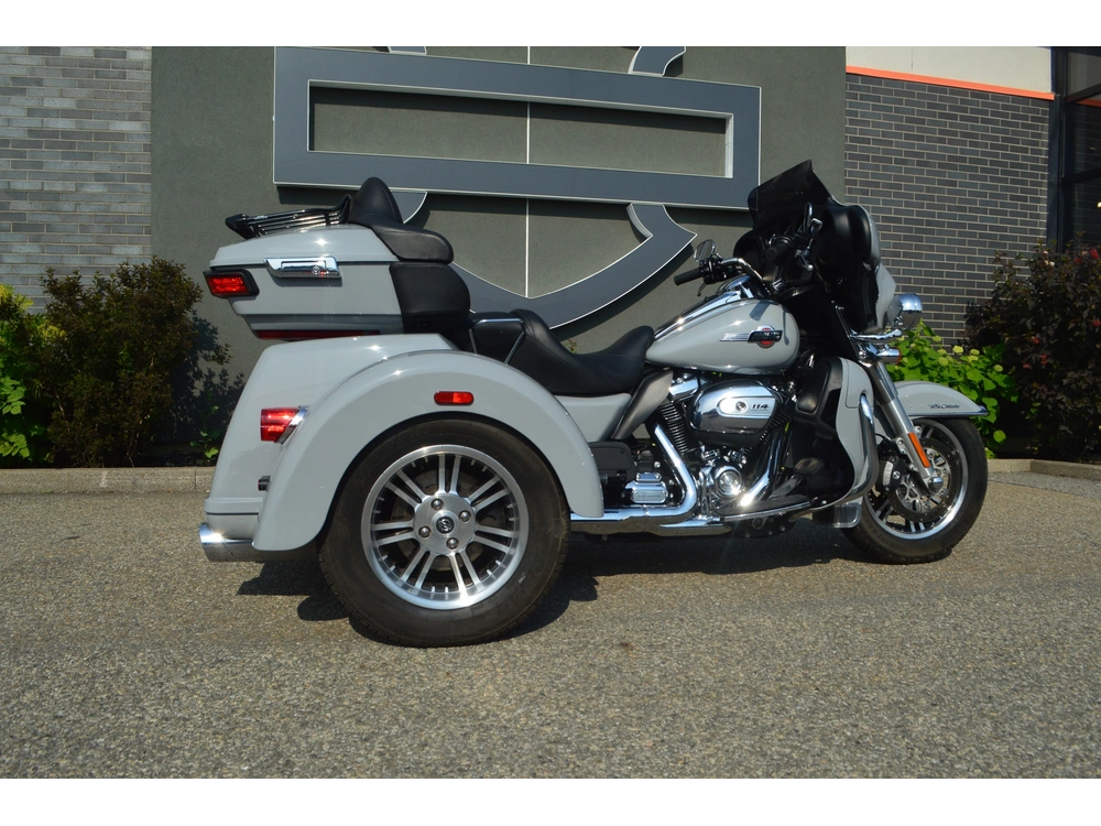 Harley-davidson Flhtcutg Tri Glide Ultra 2024 alt