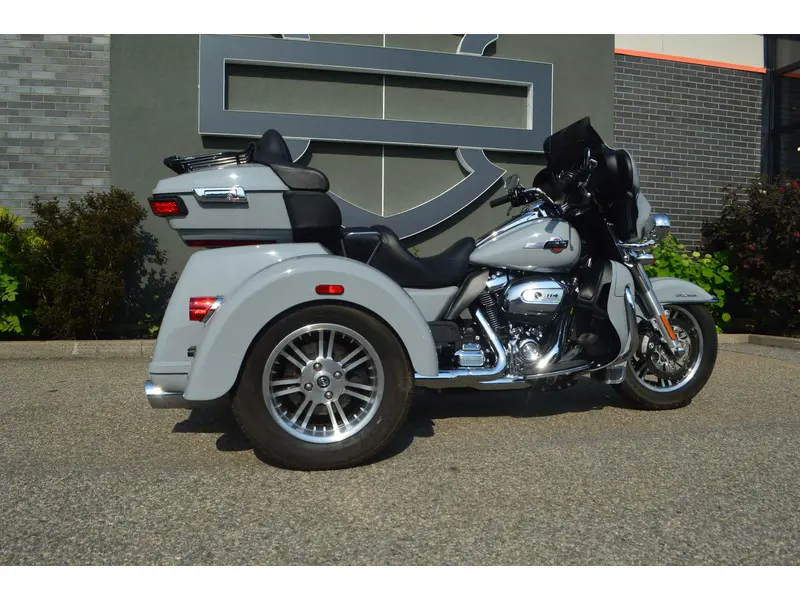 Harley-Davidson FLHTCUTG TRI GLIDE ULTRA 2024