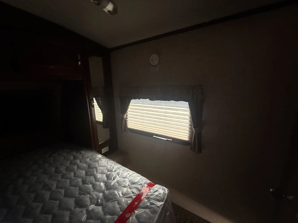 2014 Keystone Rv Laredo 322rl alt