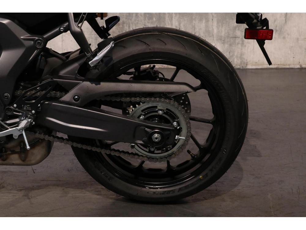 Yamaha Yzf-r7 2025 alt