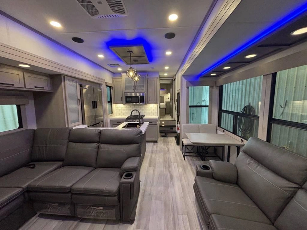 Grand Design Momentum 395ms 2025 alt
