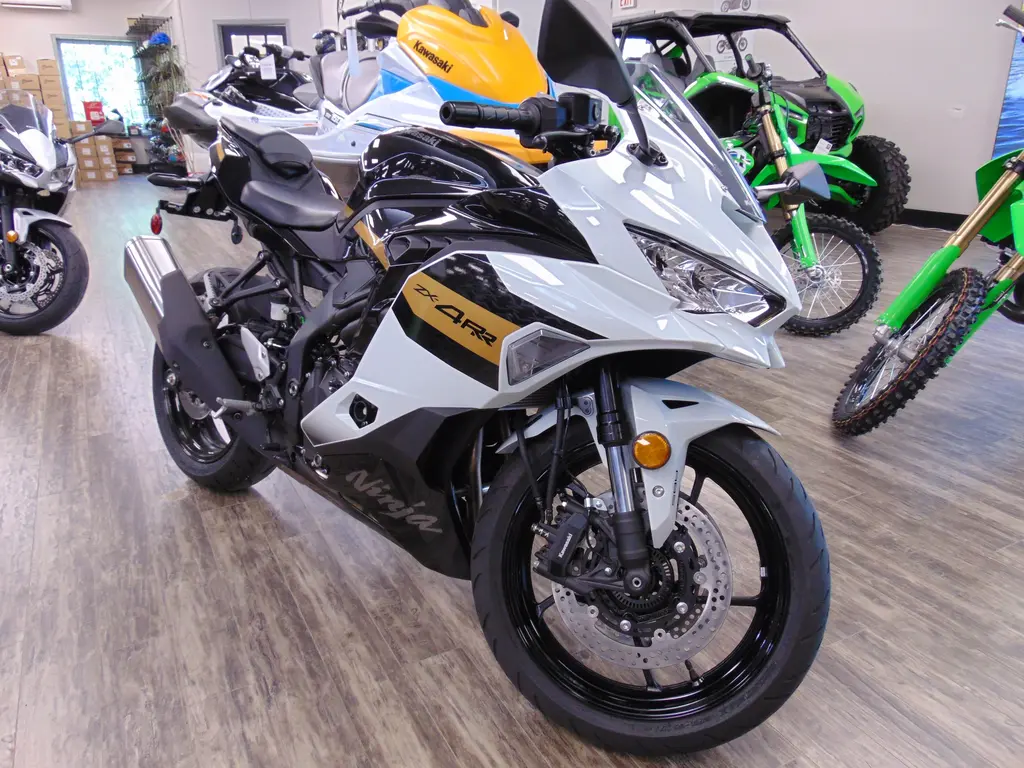 2026 Kawasaki NINJA ZX-4RR