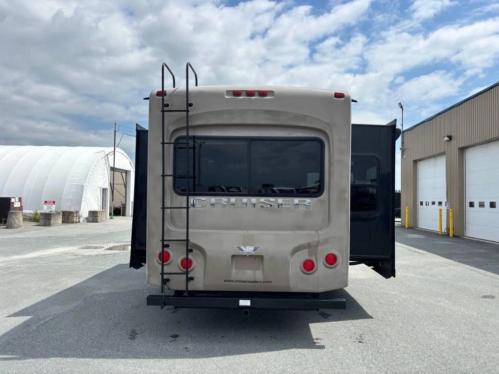 Crossroads Cruiser 333rl 2015 alt