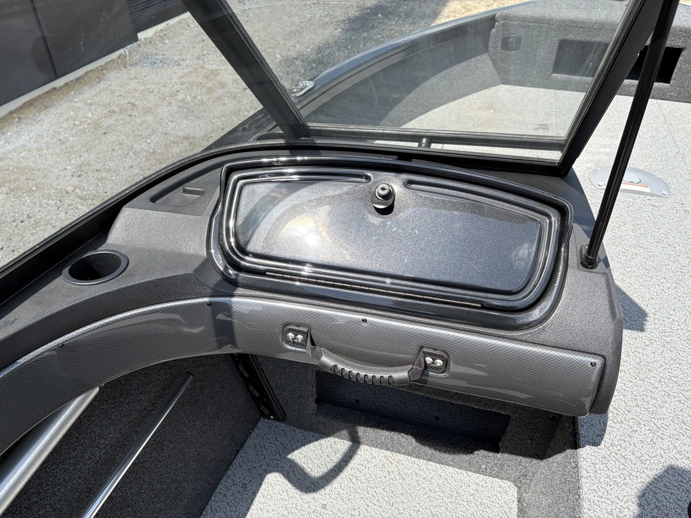 2025 Crestliner 1750 Hawk Wt Jumpseat - Black Metallic alt