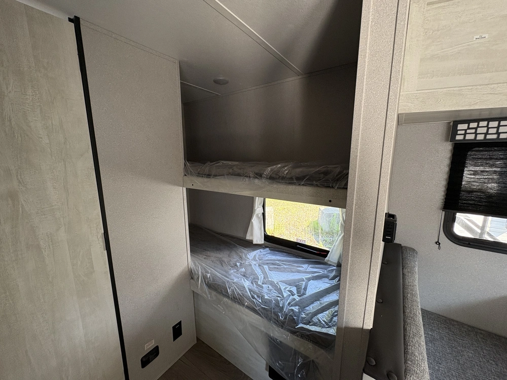 2024 Coachmen Shasta 18 Bh alt