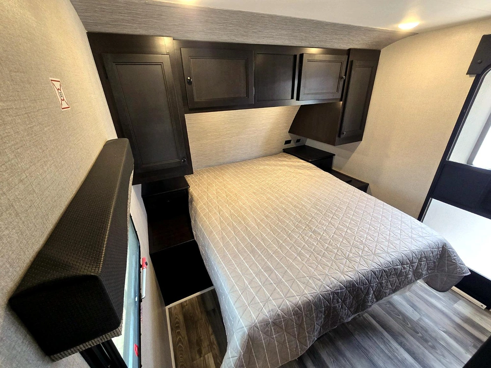 2022 Jayco Starcraft 252rb alt