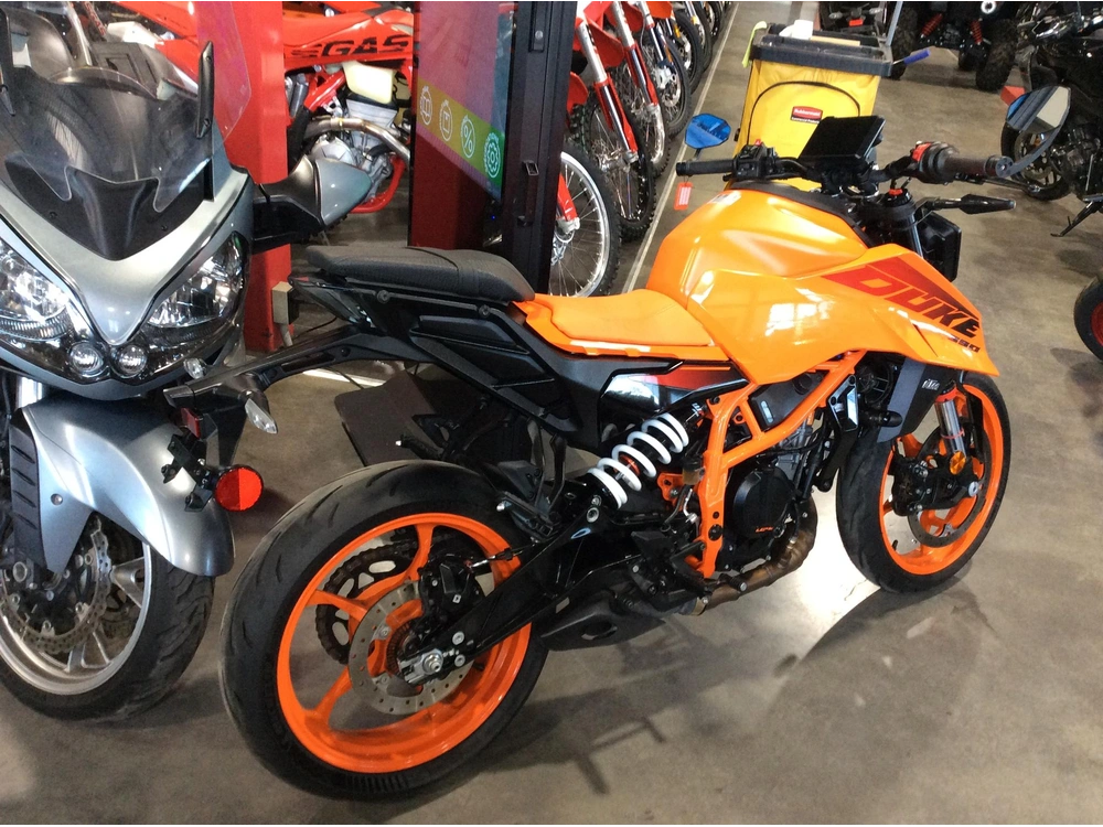 Ktm 390 Duke 2024 alt