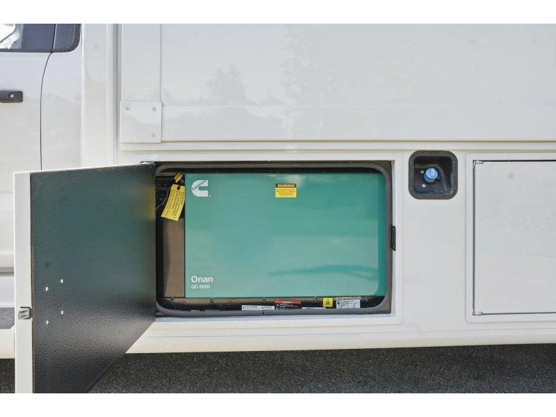 Grand Design Lineage 31zw 2027 alt
