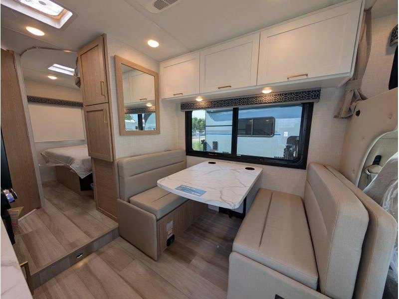 Thor Motor Coach Echelon Lz22 2027 alt