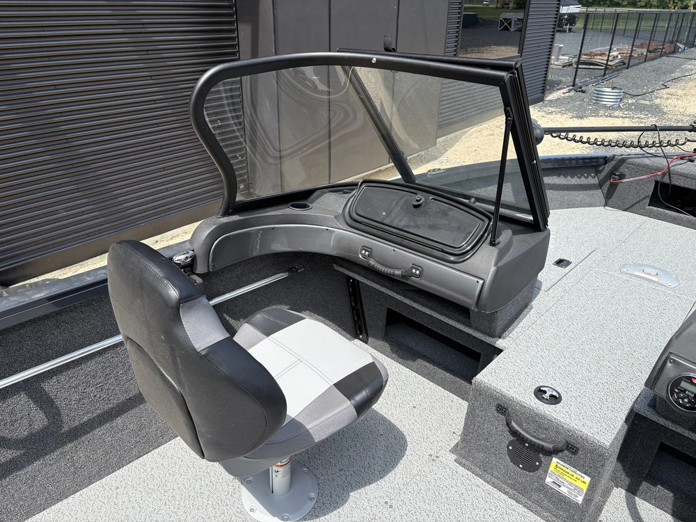 2025 Crestliner 1750 Hawk Wt Jumpseat - Gun Metal alt