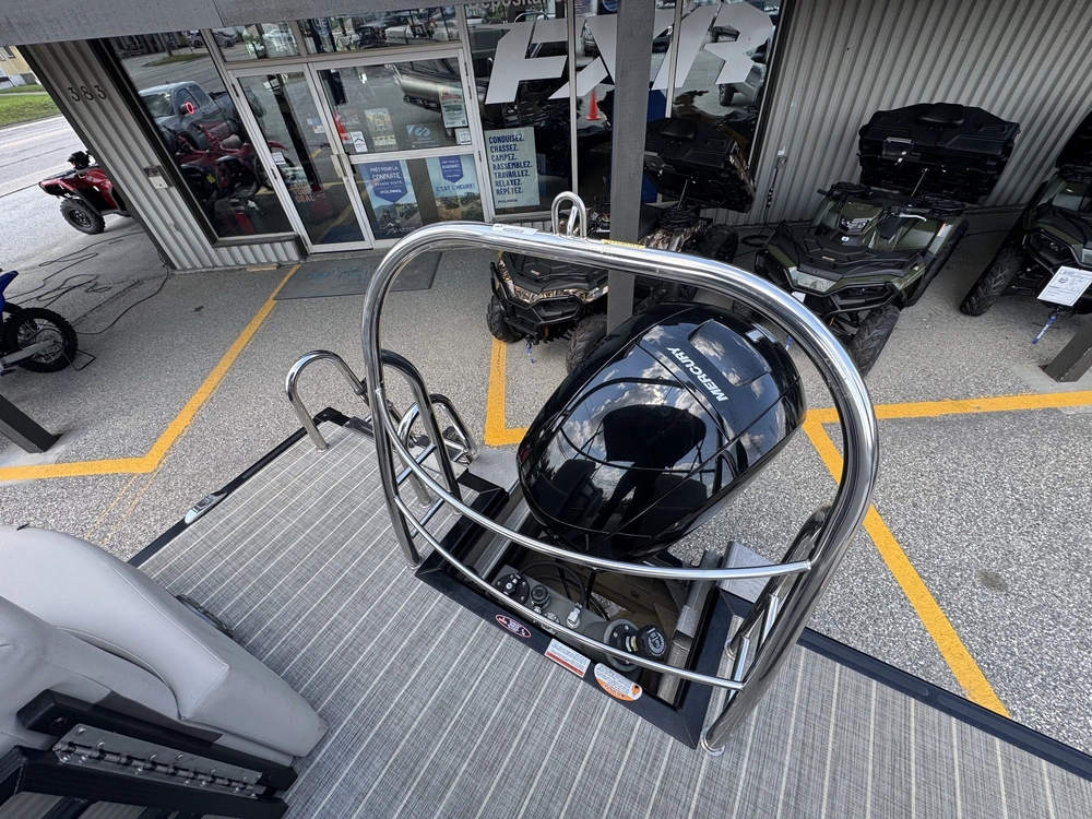 2022 Harris Sunliner 230 alt
