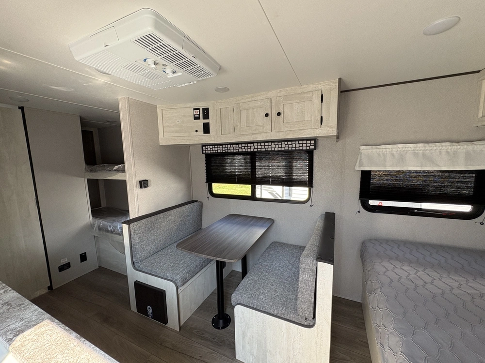 2024 Coachmen Shasta 18 Bh alt