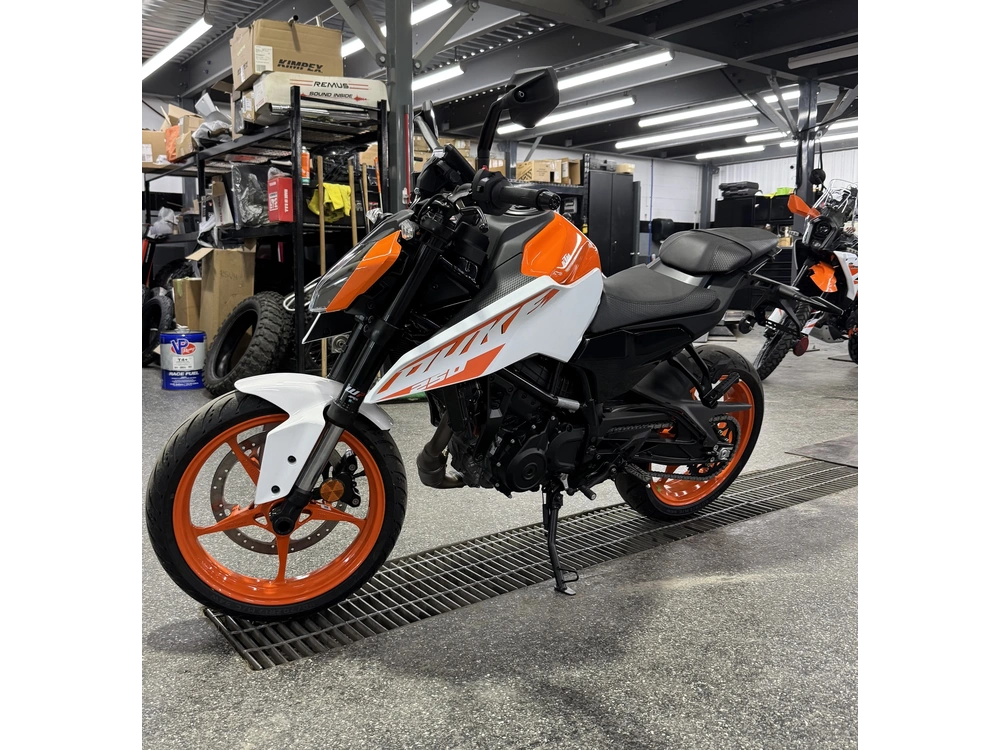 2024 Ktm 250 Duke alt