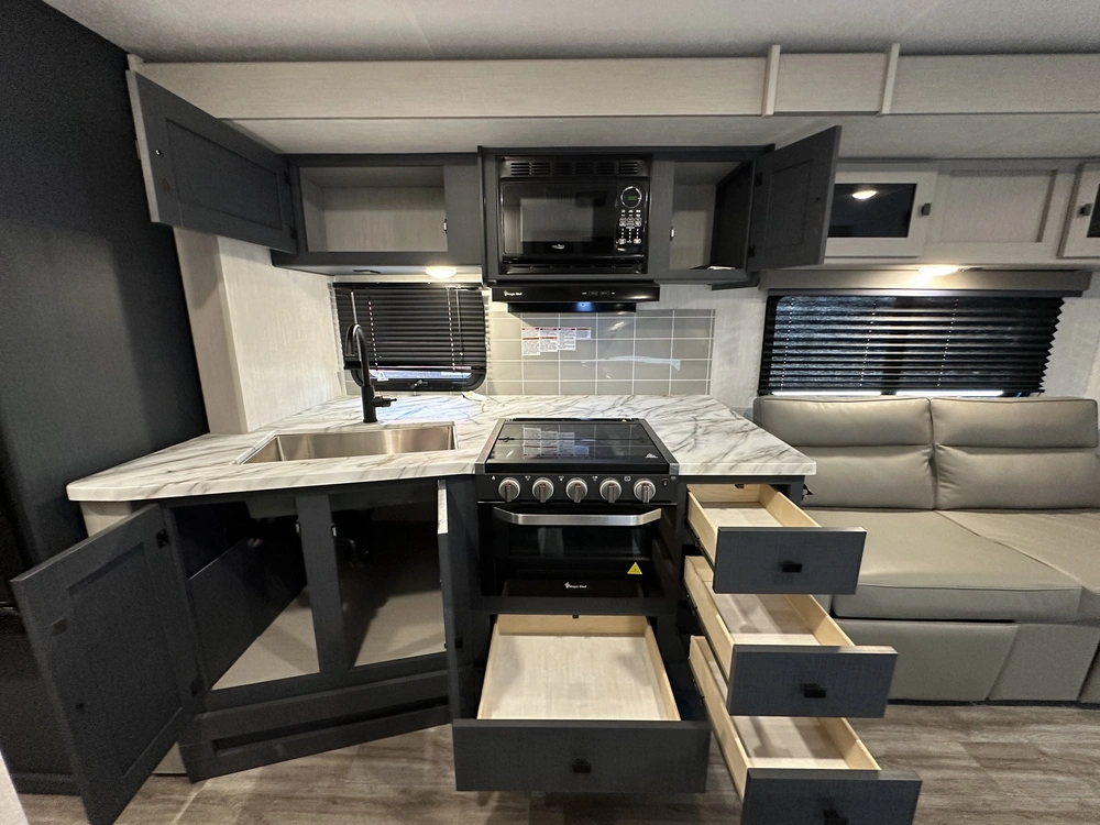 2024 Coachmen Apex 300bhs alt