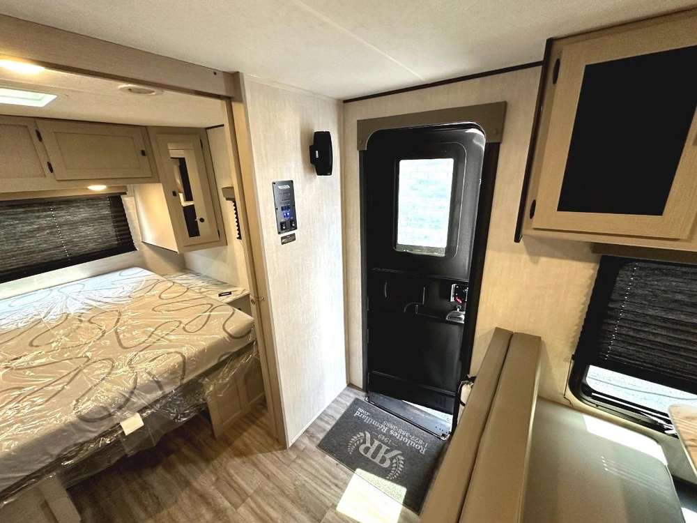 2024 Coachmen Apex 300bhs alt
