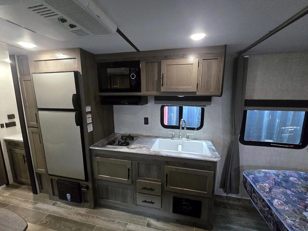 2022 Gulf Stream Ameri Lite 248bh alt