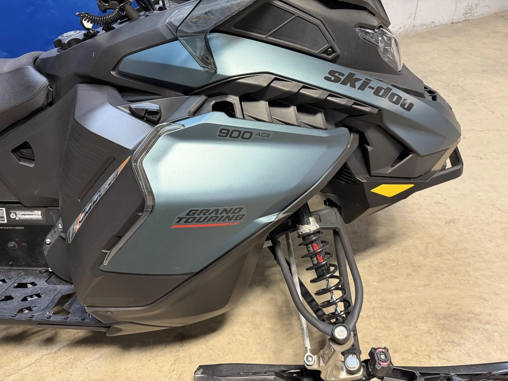 Ski-doo Grand Touring Le Platinum 900 Ace 2026 alt