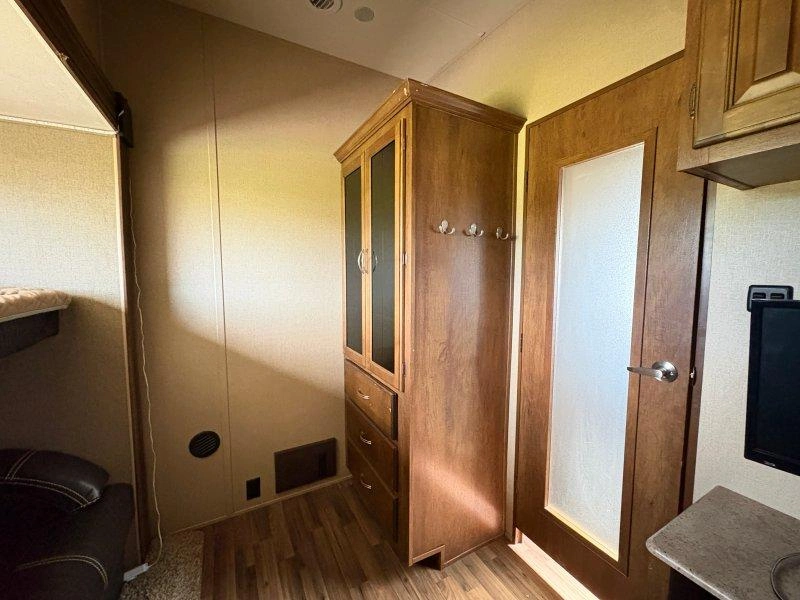 2018 Coachmen 391 Qsmb alt