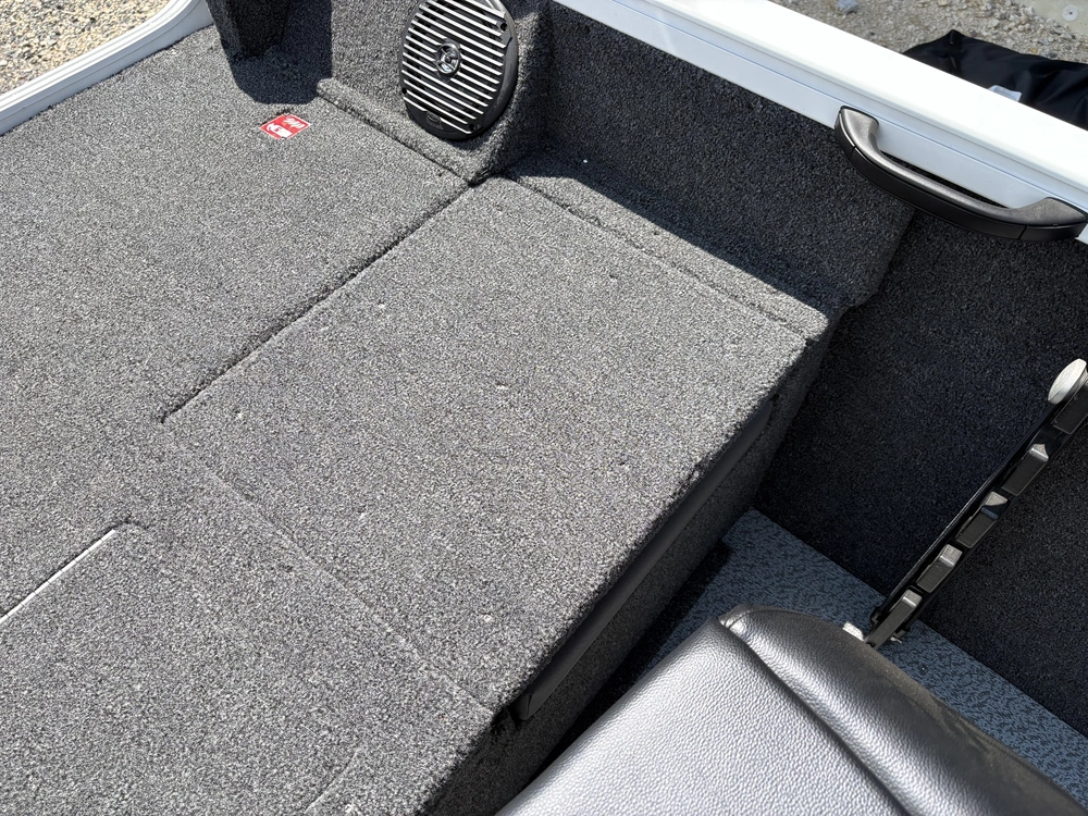 2026 Crestliner 1750 Hawk Wt Jumpseat White alt